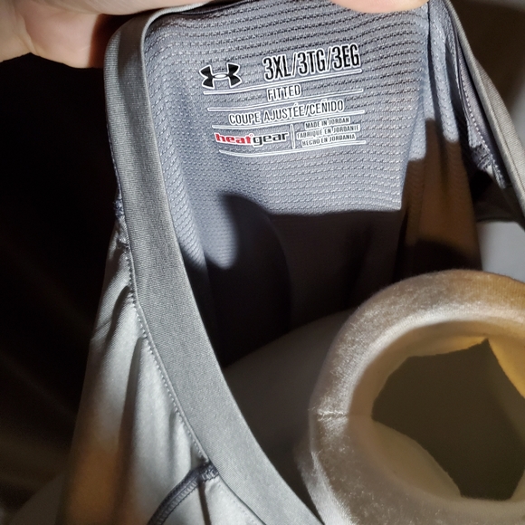 Under armor shirt - Picture 2 of 2